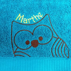 Serviette hibou brodée avec motif nom hellblau/türkisblau