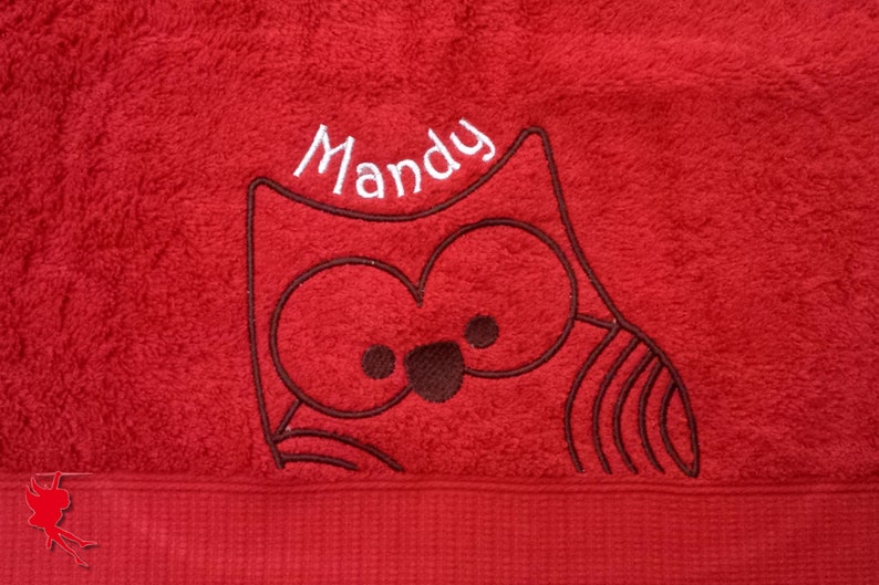 Serviette hibou brodée avec motif nom Rouge