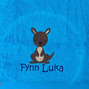 Kangaroo Personalised Embroidered Towels hellblau/türkisblau
