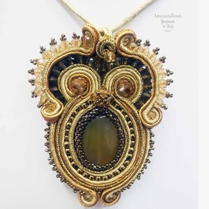 Collana soutache Ciondolo pendente ricamato e intrecciato intorno a pietra dura incastonata con rocaille miyuki immagine 2