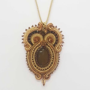 Collana soutache Ciondolo pendente ricamato e intrecciato intorno a pietra dura incastonata con rocaille miyuki immagine 4