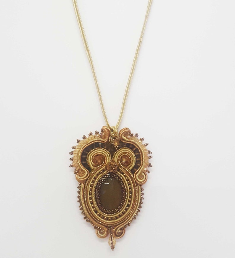 Collana soutache Ciondolo pendente ricamato e intrecciato intorno a pietra dura incastonata con rocaille miyuki immagine 4