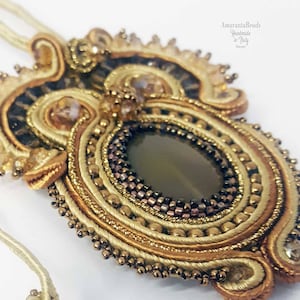 Collana soutache Ciondolo pendente ricamato e intrecciato intorno a pietra dura incastonata con rocaille miyuki immagine 1