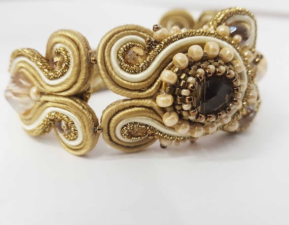 Bracciale soutache.  Braccialetto ricamato. Bracciale con perline. Bracciale moda. Artigianato toscano. Gioielli soutache. Fatti a mano.
