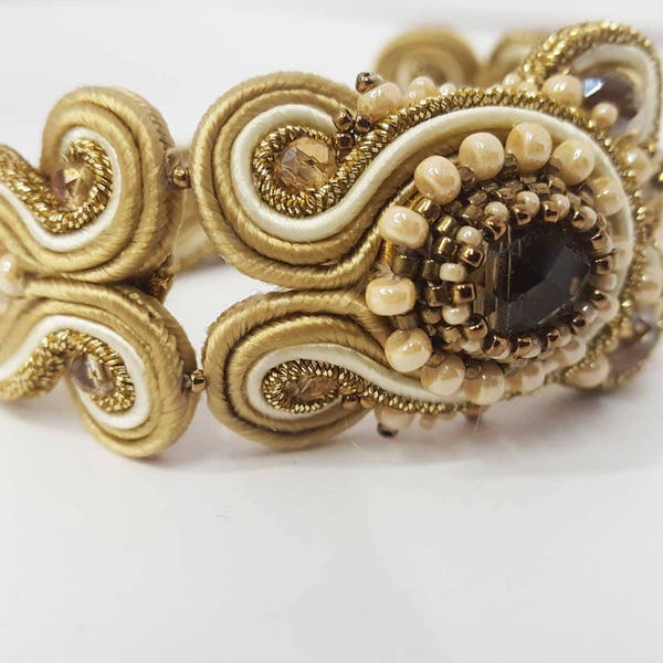 Soutache-armband.  Geborduurde armband. Kralen armband. Mode armband. Toscaans vakmanschap. Soutache-sieraden. Handgemaakt.