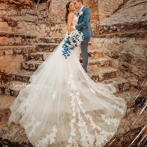 LILY / Ivory Flower Appliqué Wedding Dress with Removable Train