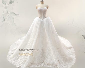 MARLOWE / Vestido de novia princesa con cintura vasca y diseño de encaje integral