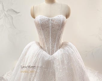 MARLOWE / Vestido de novia vasco sin tirantes con falda de encaje de corte A