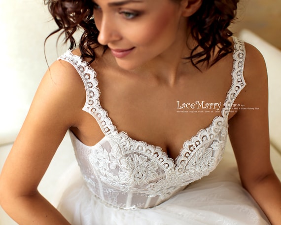 Benefits of Choosing a Lace Corset Wedding Dress