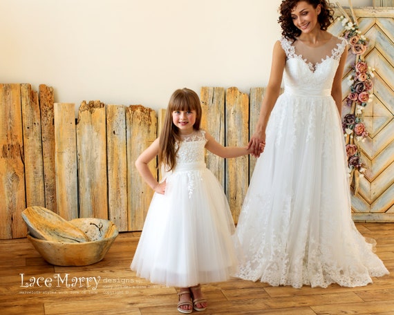 Ivory Lace Appliques Lovely Flower Girl Dresses Ivory Lace Appliques Lovely Flower Girl Dresses