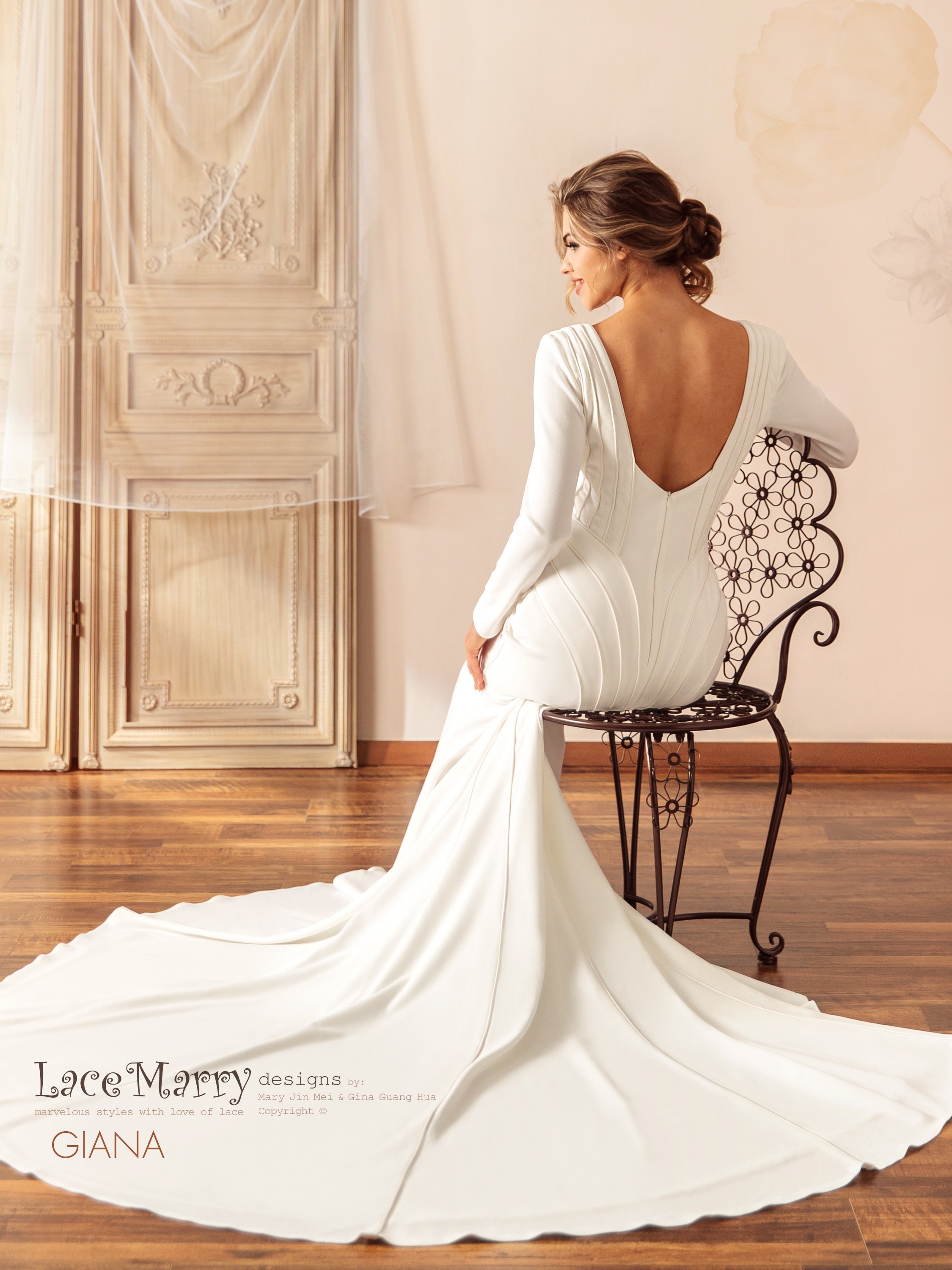 GIANA ドレス GIANA / Ivory Minimalist Wedding Dress: Long Sleeves, V Neck