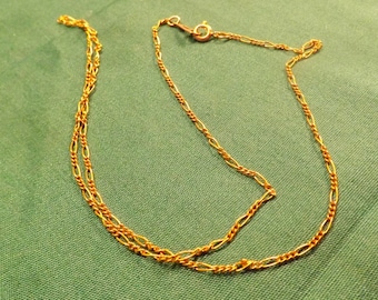 Amway Artistry 18 inch gold Chantilly neck chain medium weight