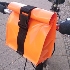 Lenkertasche, Fahrradtasche, Lenkertasche orange, Tita Berlin, Lenkertasche wasserdicht, Lenkertasche schlicht, Lenkertasche Steckschließe Bild 2