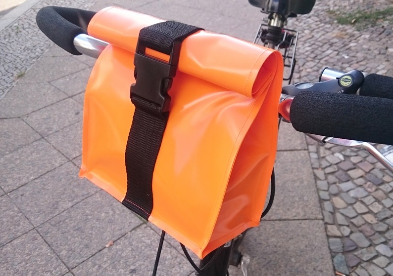 Lenkertasche, Fahrradtasche, Lenkertasche orange, Tita Berlin, Lenkertasche wasserdicht, Lenkertasche schlicht, Lenkertasche Steckschließe Bild 2