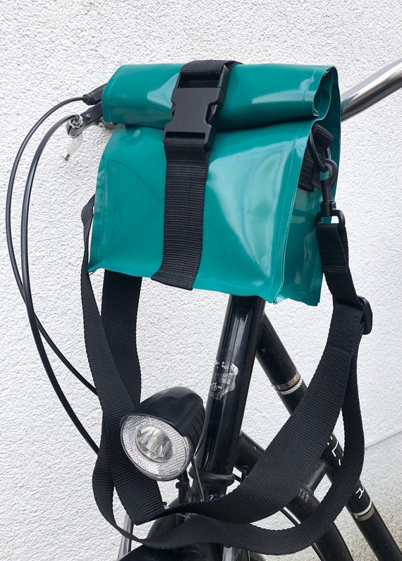 Wasserdichte Lenkertasche, Roll Up aus LKW Plane mit abnehmbarem Gurt -  Etsy.de