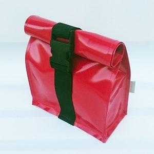 Kulturbeutel, Kulturtasche, Waschbeutel, Lunchbag, Kulturtasche wasserdicht, Kulturtasche rot, Kulturtasche schlicht, LKW Plane, Wetbag