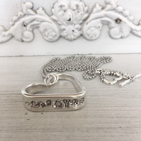 Collar de corazón flotante, colgante de corazón flotante, corazón de plata, collar de cuchara, floral, joyería de cubiertos, patrón de niebla de laurel