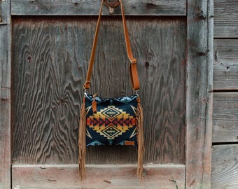 Bolso bandolera con flecos en lana Pinto Mountain Pendleton, bolso con flecos estilo nativo americano, bolso estilo rodeo, diseño Mercy Grey, bolso estilo western, bolso estilo suroeste