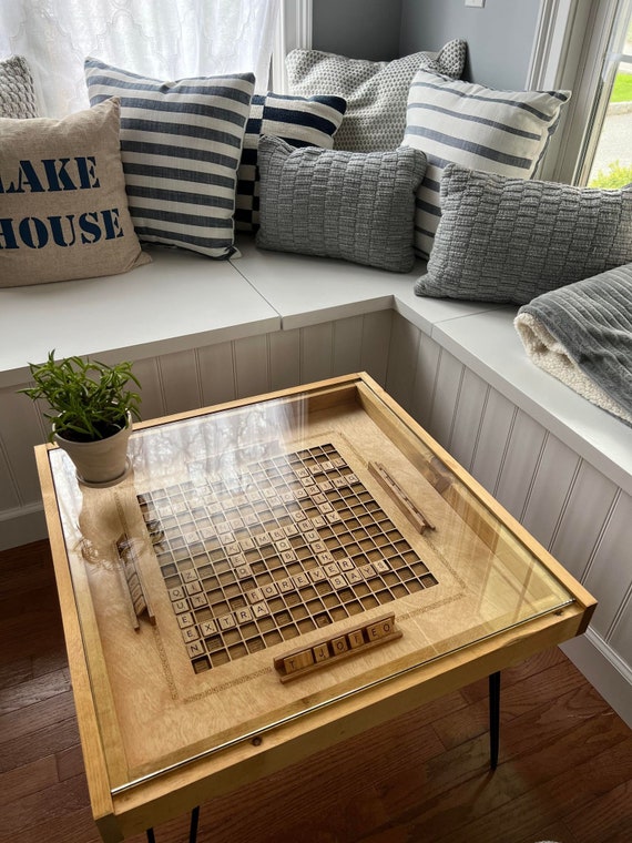 DIY STRIPED GLASS COFFEE TABLE TOP