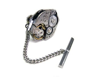 Fermacravatta Steampunk con orologio ovale classico
