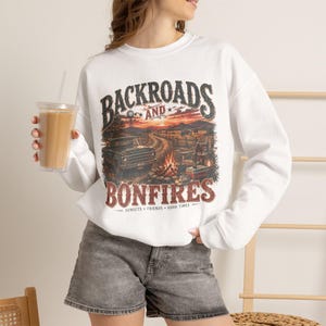 Vintage sweatshirt Backroads & Bonfires, T-shirt met landelijke levensstijl | Rustiek western sweatshirt met ronde hals afbeelding 2