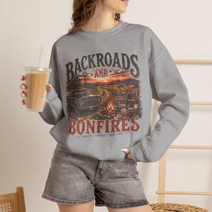 Vintage sweatshirt Backroads & Bonfires, T-shirt met landelijke levensstijl | Rustiek western sweatshirt met ronde hals afbeelding 5