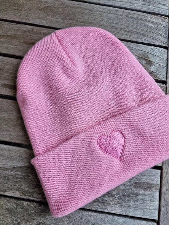 Stylische Beanie Mütze für Damen Herz  rosa unisex Mütze aus strick weiche Wintermütze, Geschenk für Damen BIO Mode Surfwear Strickmütze