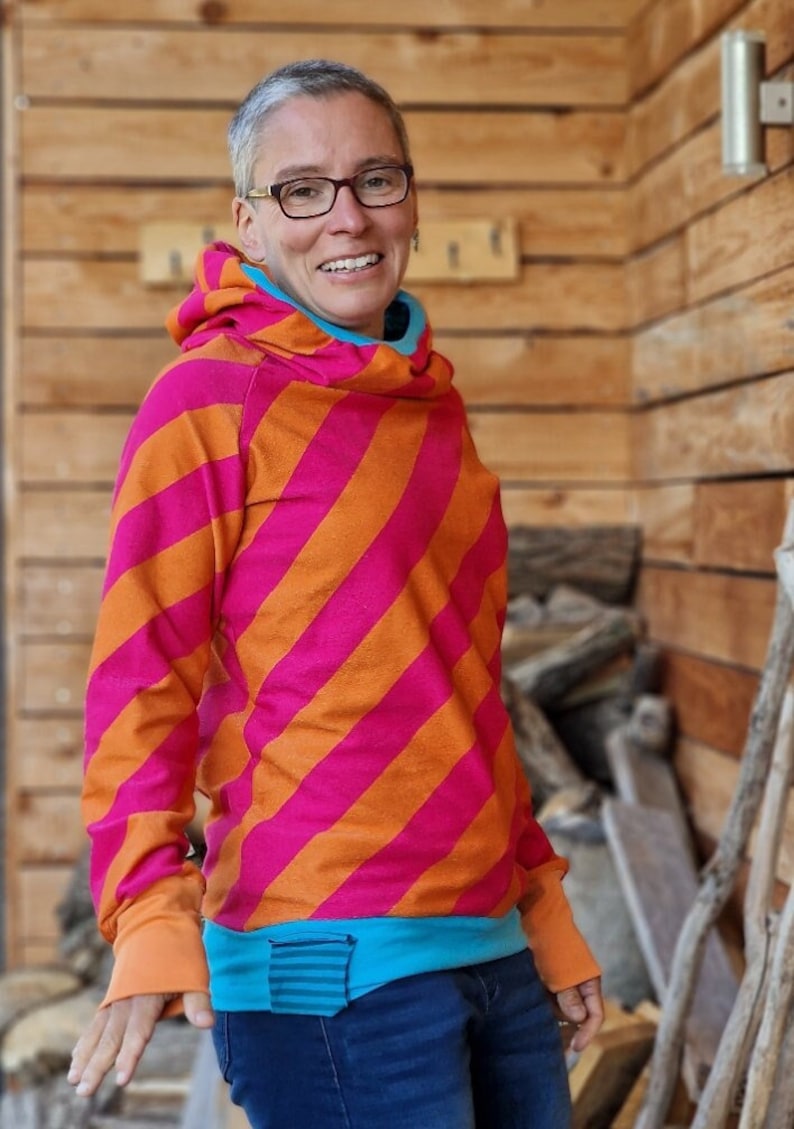 Weicher und gemütlicher Hoodie aus Sweat Frottee, gestreift pink orange mit bunten Bündchen