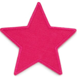 Peut inclure: Une étoile en tissu rose vif avec un contour cousu.