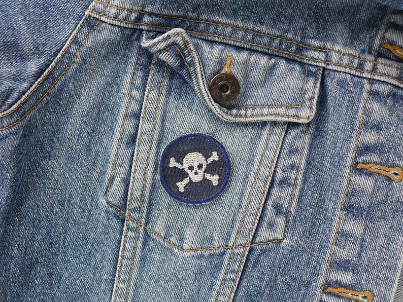 6 mini skull patches 4 cm – embroidered iron-on patches in a set – pirate jeans patches for children and adults image 6