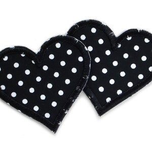2 Herz Flicken zum aufbügeln, 5,5 cm, Applikation Herz schwarz gepunktet, Aufnäher Bügelbild Accessoire DIY gestickt für Kinder & Erwachsene
