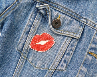 Kiss mouth strijkapplicatie, rode lippen applicatie om op te strijken, 5 cm, kiss jeans patches, accessoire jeansjasje