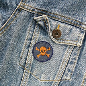6 mini skull patches 4 cm – embroidered iron-on patches in a set – pirate jeans patches for children and adults image 7