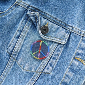 2 Mini Aufnäher Peace, Friedenzeichen Bügelbild, 4 cm, Regenbogen Jeansflicken Aufbügler Bild 4