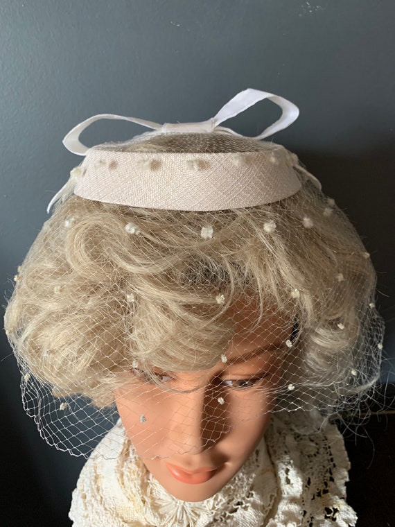 Vintage Ivory Fabric Hat Veil Bow Detail Womens Mid Century Cocktail Off White Fascinator UK, Vintage Style Bridal Hat, Felt  main image 3