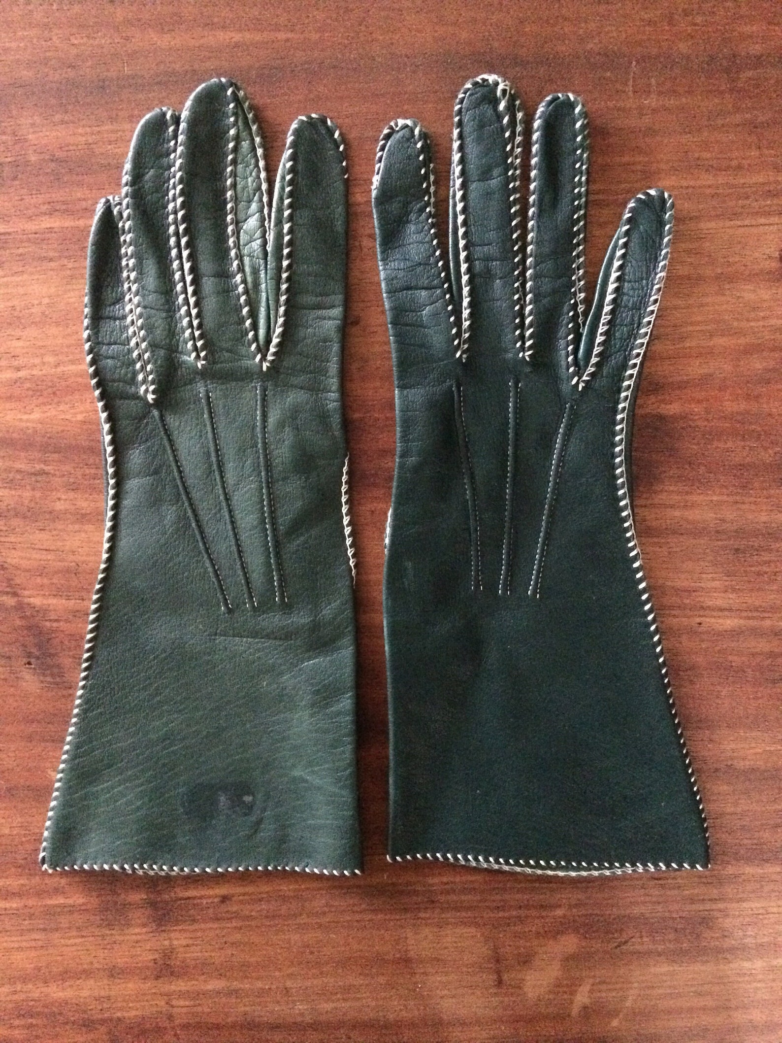Vintage Table Cut Leather Unlined, Hand Sewn Gloves, Size 6 Women's