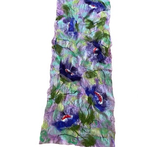 Dreieckstuch mit blauen Blumen