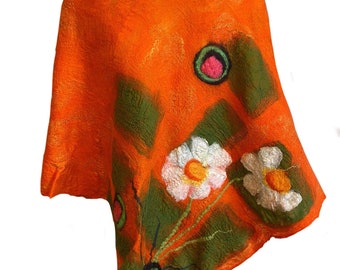 White Felted poncho with daisies