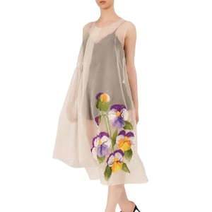 Ärmellose Organza Bluse mit eingefilztem Stiefmütterchen Medaillon