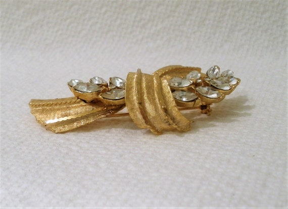 Vintage Signed "B.S.K." Brooch / Bright Gold Plat… - image 3