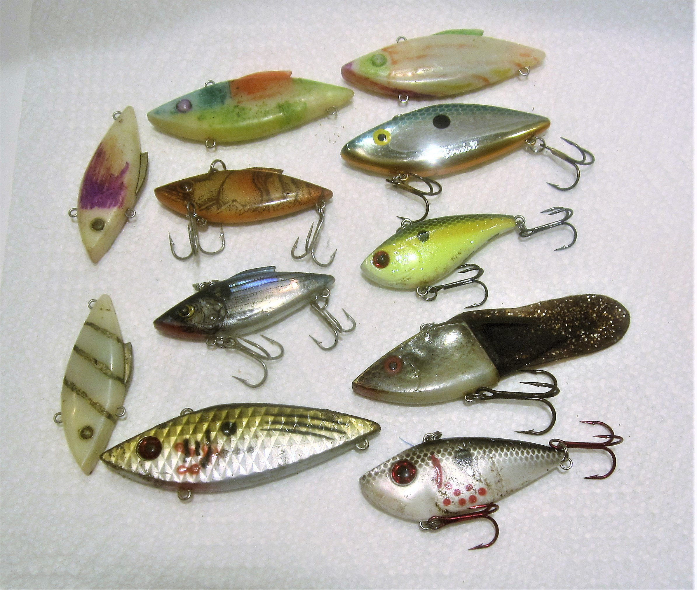 Lot of 11 Rattle Lures / Many Cordell Spot / Six With Hooks / Five No