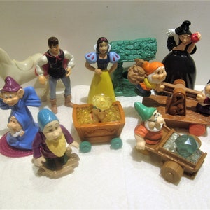 Snow White & 7 Dwarfs / Complete 10 Piece Set / McDonald's Issue 1993 / Very Clean / Buy 1 or All Pay Shipping 1st. Item Only