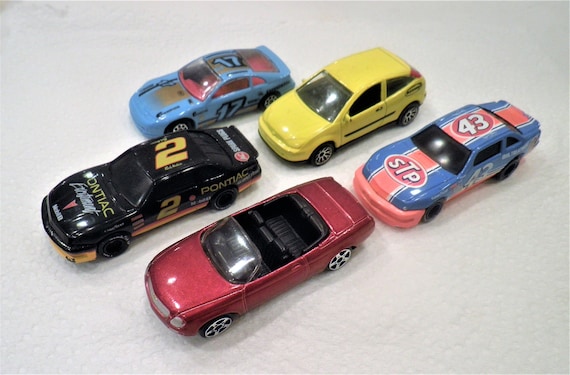 5 Vintage Diecast Cars Matchbox 2 Road Champs Maisto Novacar