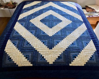 Log Cabin Amish Quilt: Barn Raising Design