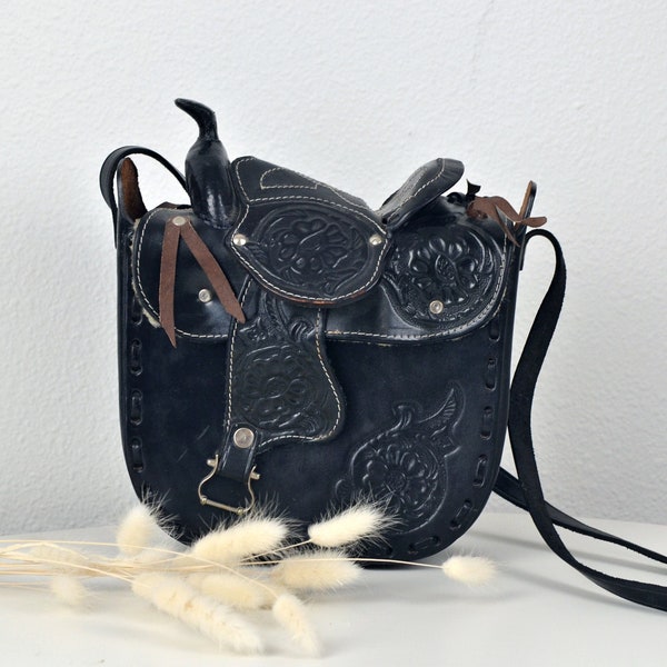 Vintage 70s Black Tooled Leather Western Horse Saddle Shaped Novelty Purse with Cream Sherpa Fleece Inner Flap Made in Mexico