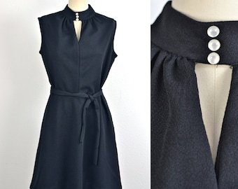 Women's Vintage 70s Mod Solid Black Polyester Mock Neck Keyhole Sleeveless A-Line Mini Go-Go Scooter Dress // Size S M