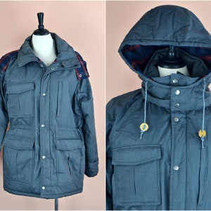 Unisex Vintage 90s St. John&#39;s Bay Dark Gray Plaid Flannel and Puffer Lined Zipper Snap Button Utility Coat with Hood & Multi Pockets // M L