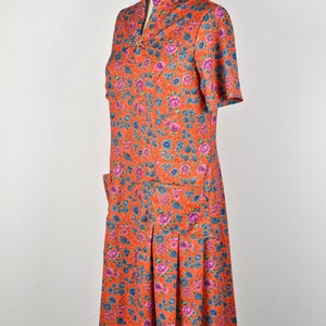 Women's Vintage 60s 70s Montgomery Ward Bright Orange Purple Blue Floral Drop Waist Short Sleeve Dress with Pockets // Size M image 3