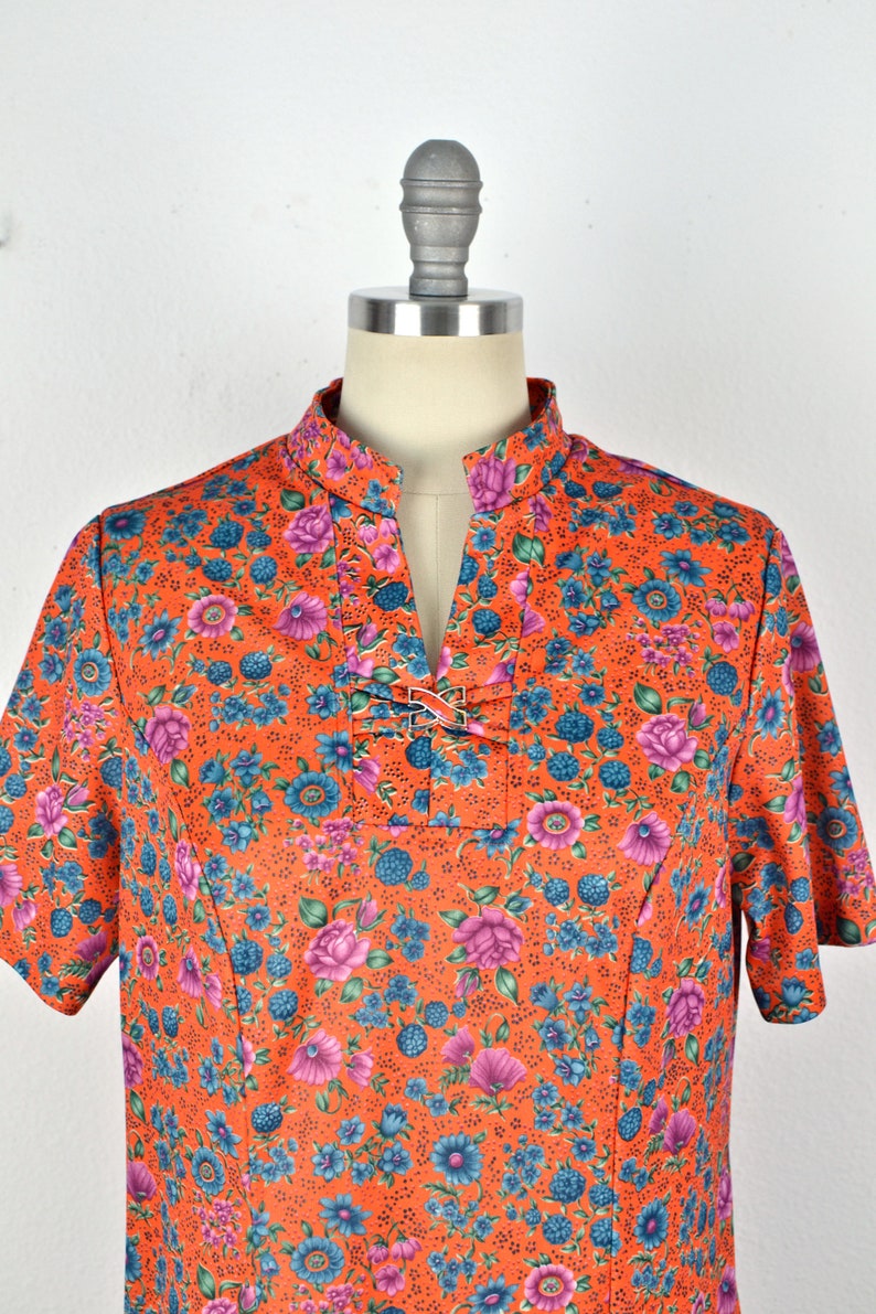 Women's Vintage 60s 70s Montgomery Ward Bright Orange Purple Blue Floral Drop Waist Short Sleeve Dress with Pockets // Size M image 6