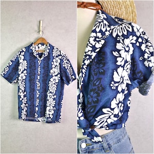 Men&#39;s Vintage Y2K Blue Cotton Hawaiian White Hibiscus Floral Print Button Down Short Sleeve Collared Oxford Shirt / Size Medium